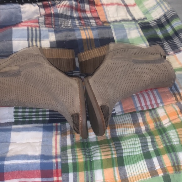 TOMS Tan booties - Picture 5 of 8